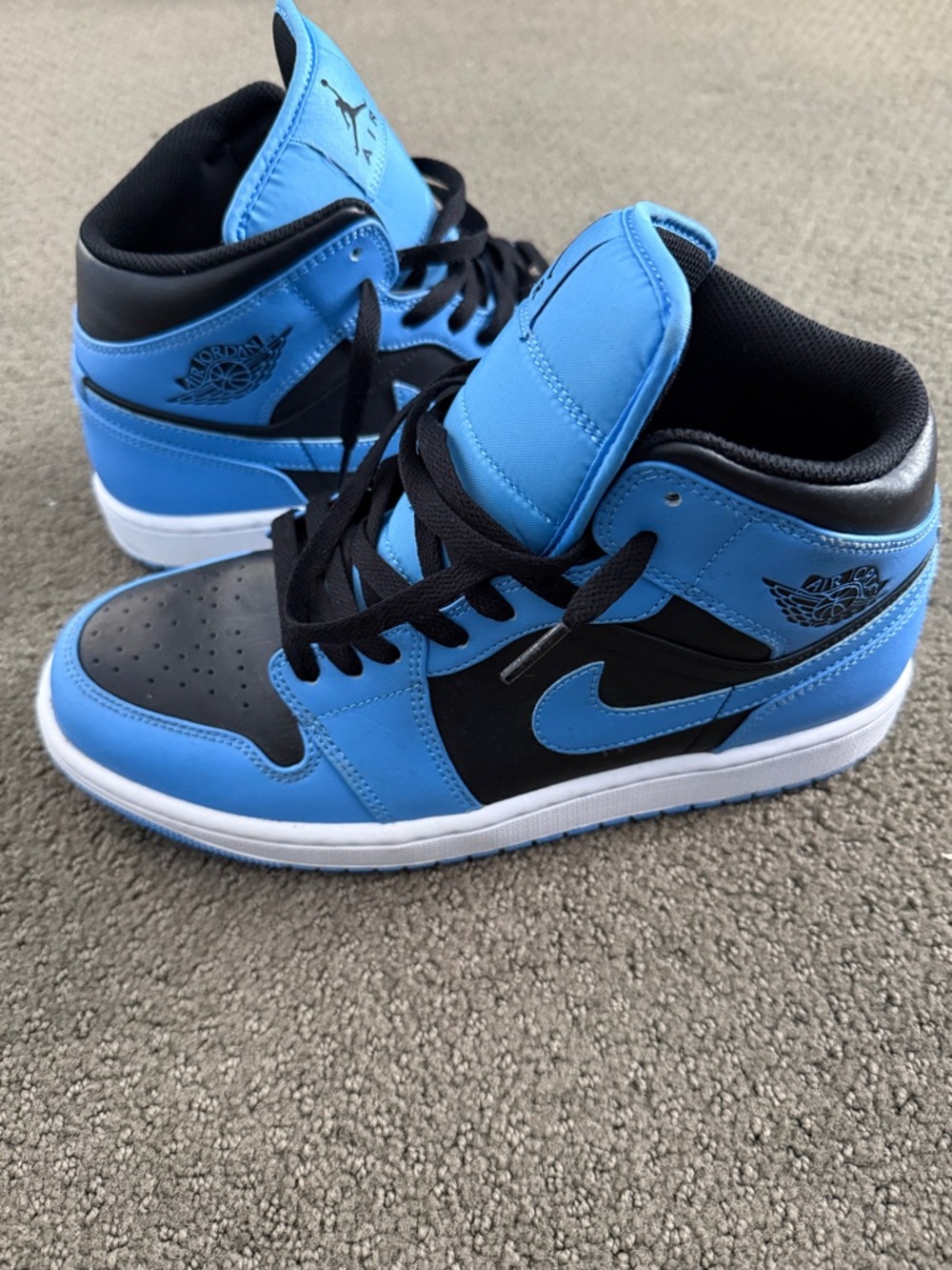 EUC Nike Air Jordan mid 1 basketball sneakers
